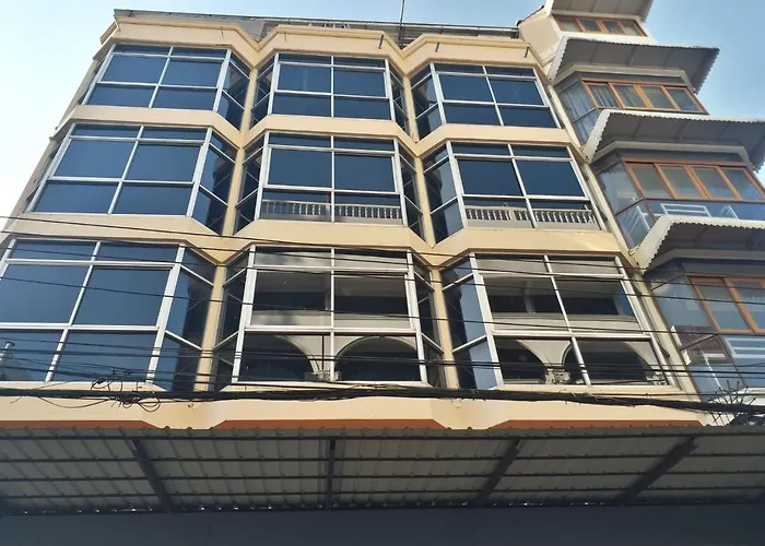 Pratunam Family House